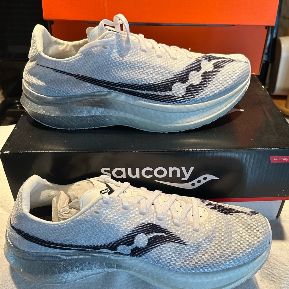 Saucony Endorphin Pro+ Plus in White/Black/silver Women’s size 10 RARE